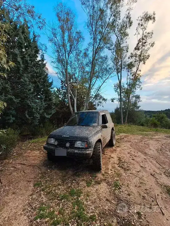 Usata Suzuki Vitara 75 CV (55 kW) 1990 Nero SUV