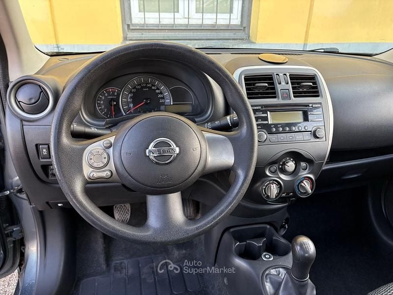 Usata Nissan Micra 80 CV (58 kW) 2015 Gray Utilitaria