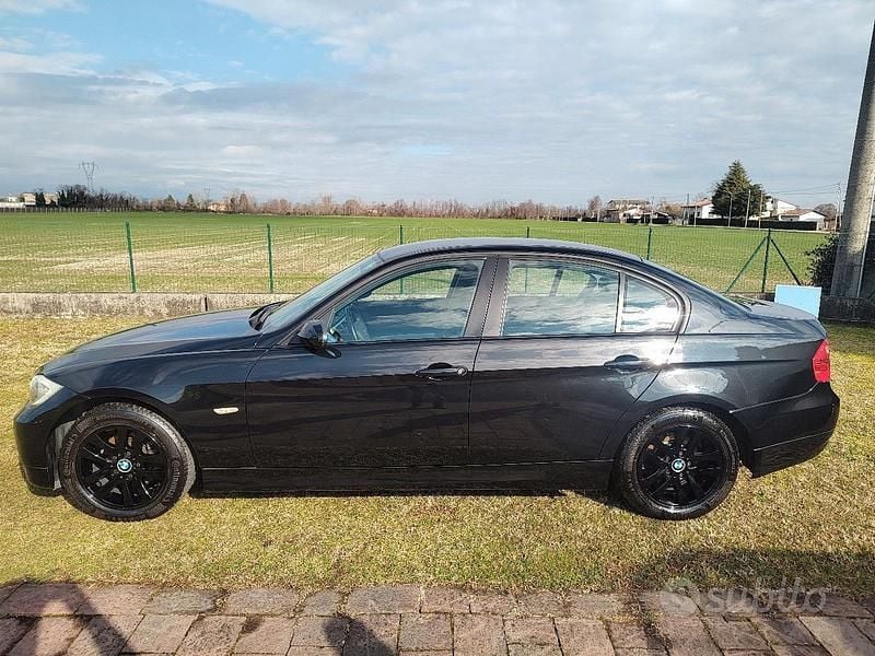 Usata BMW 318 129 CV (94 kW) 2006 Nero Berlina
