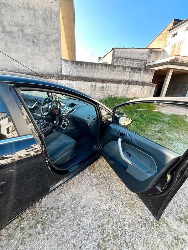 Occasion Ford Fiesta 2010 Zwart Hatchback