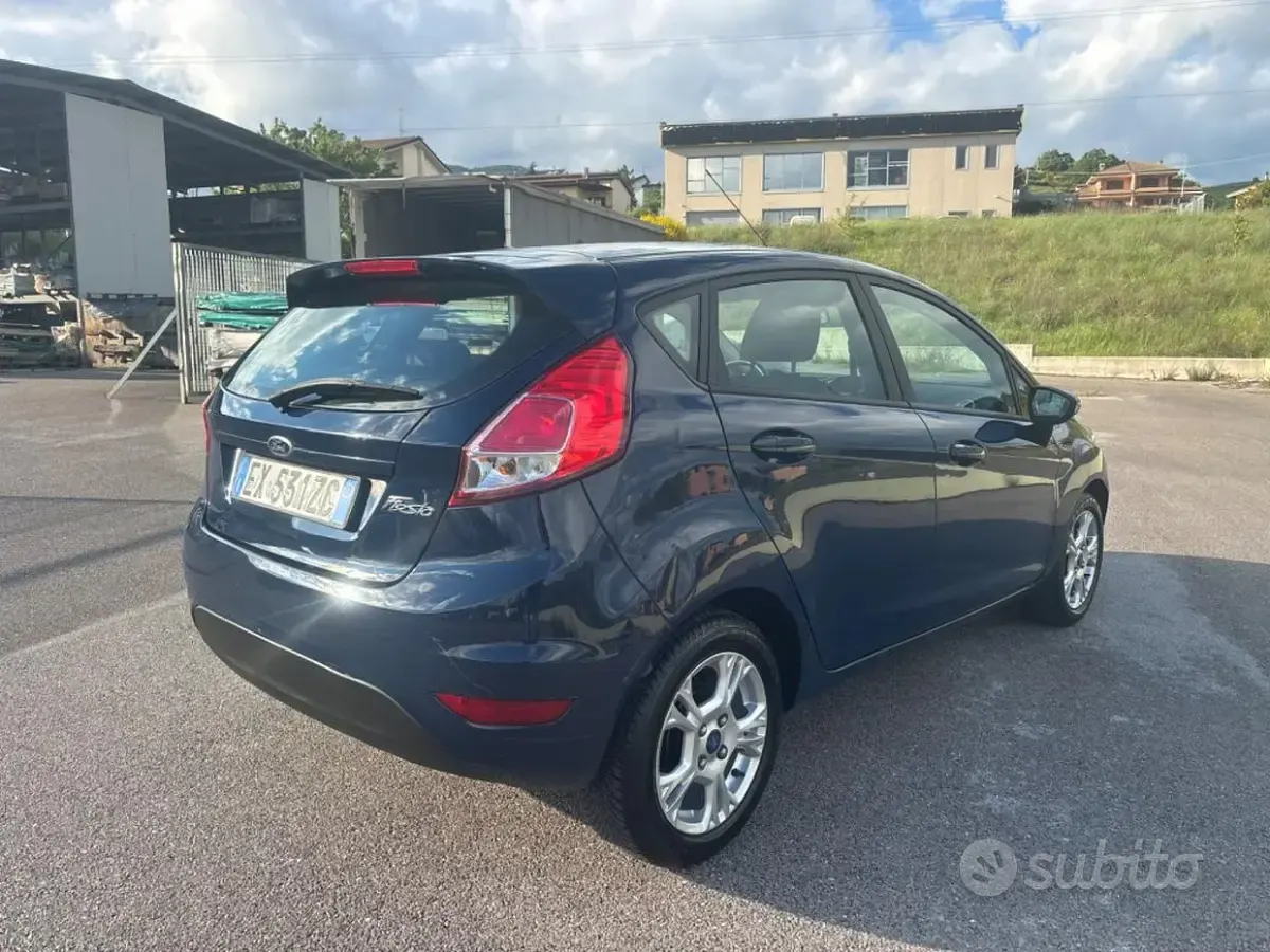 Usata Ford Fiesta Titanium 95 CV (69 kW) 2015 Blu Utilitaria