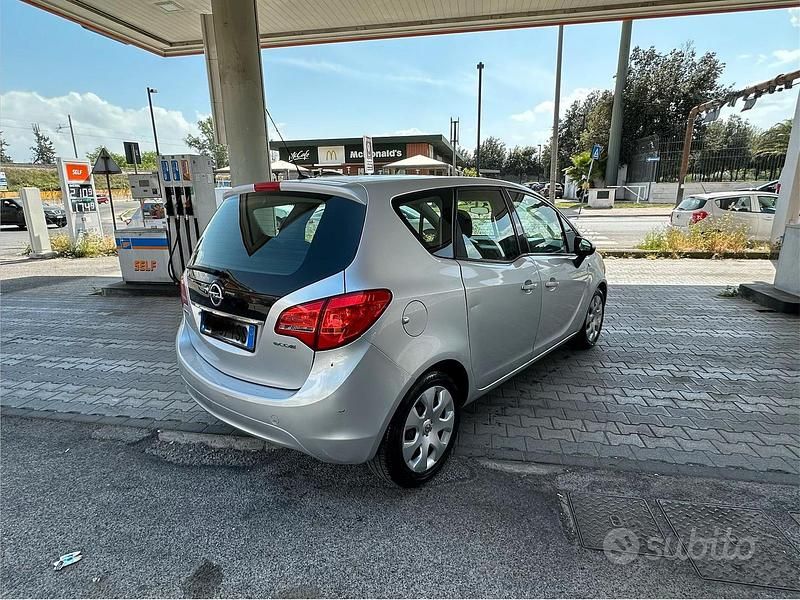 Usata Opel Meriva 95 CV (69 kW) 2012 Grigio Monovolume
