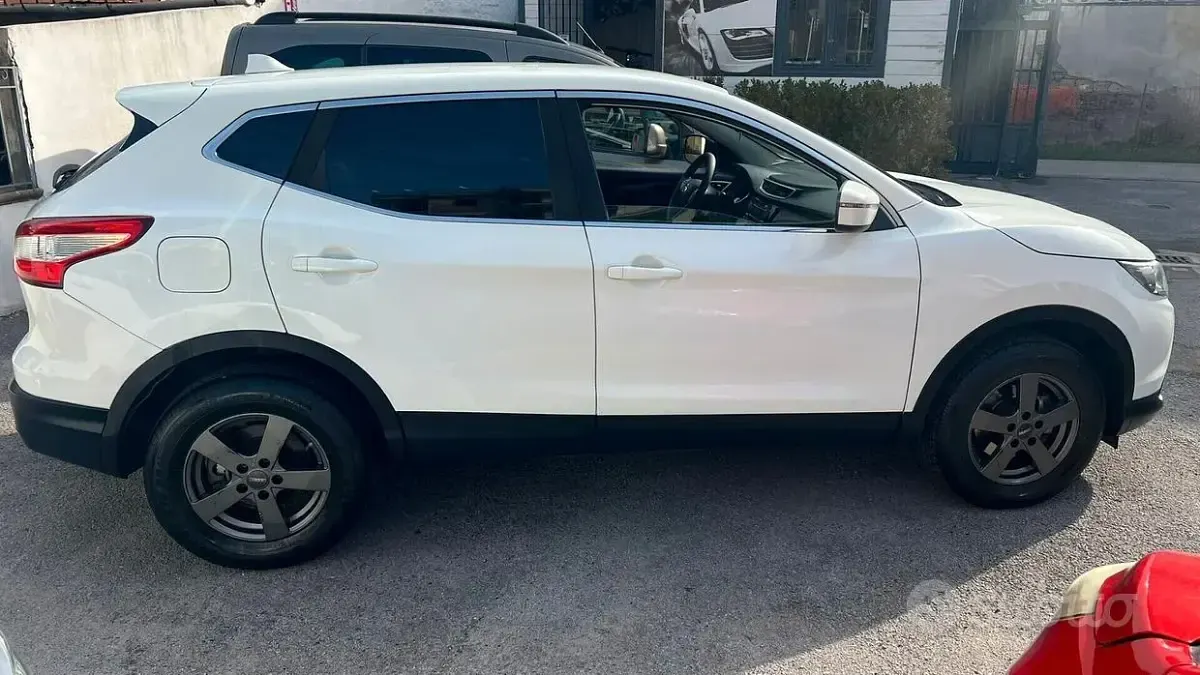 Usata Nissan Qashqai Visia 116 CV (85 kW) 2015 Bianco SUV