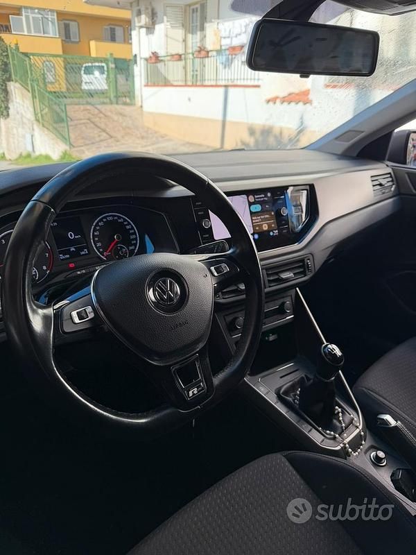 Usata VW Polo R-line 90 CV (66 kW) 2020 Grigio Utilitaria