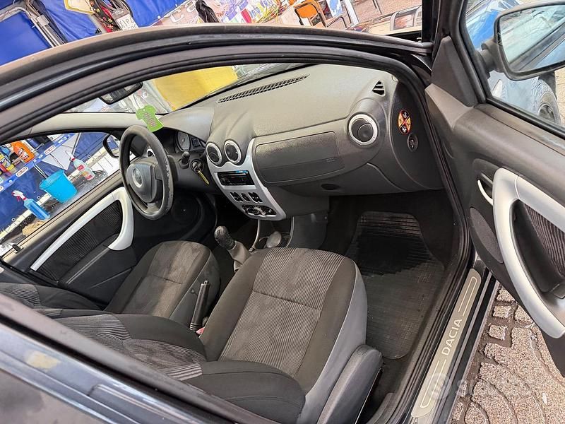 Usata Dacia Sandero 72 CV (52 kW) 2009 Grigio Berlina