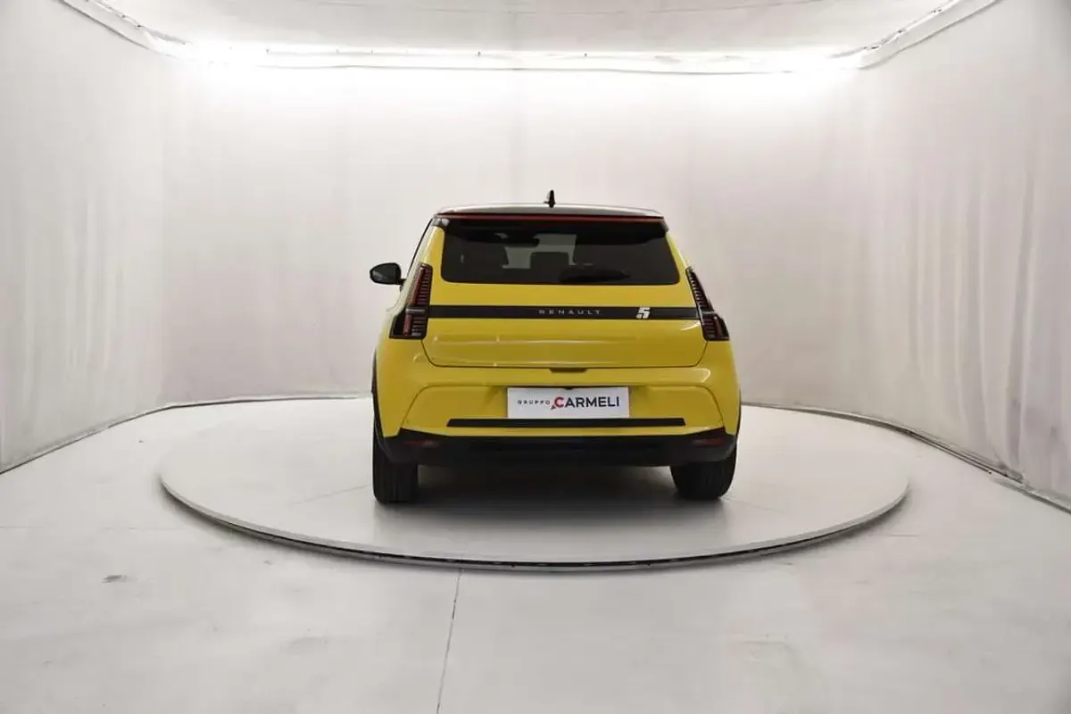 Usata Renault R5 Iconic 110 kW (150 CV) 2025 Giallo pop!  giallo pop! / te Utilitaria