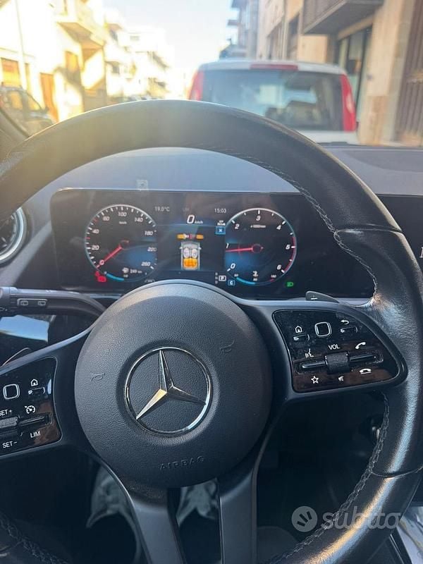 Usata Mercedes GLA180 136 CV (100 kW) 2023 Bianco SUV