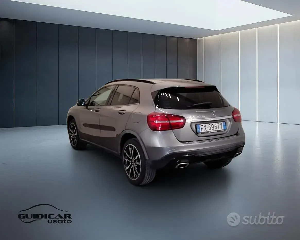 Usata Mercedes GLA200 136 CV (100 kW) 2019 Grigio SUV