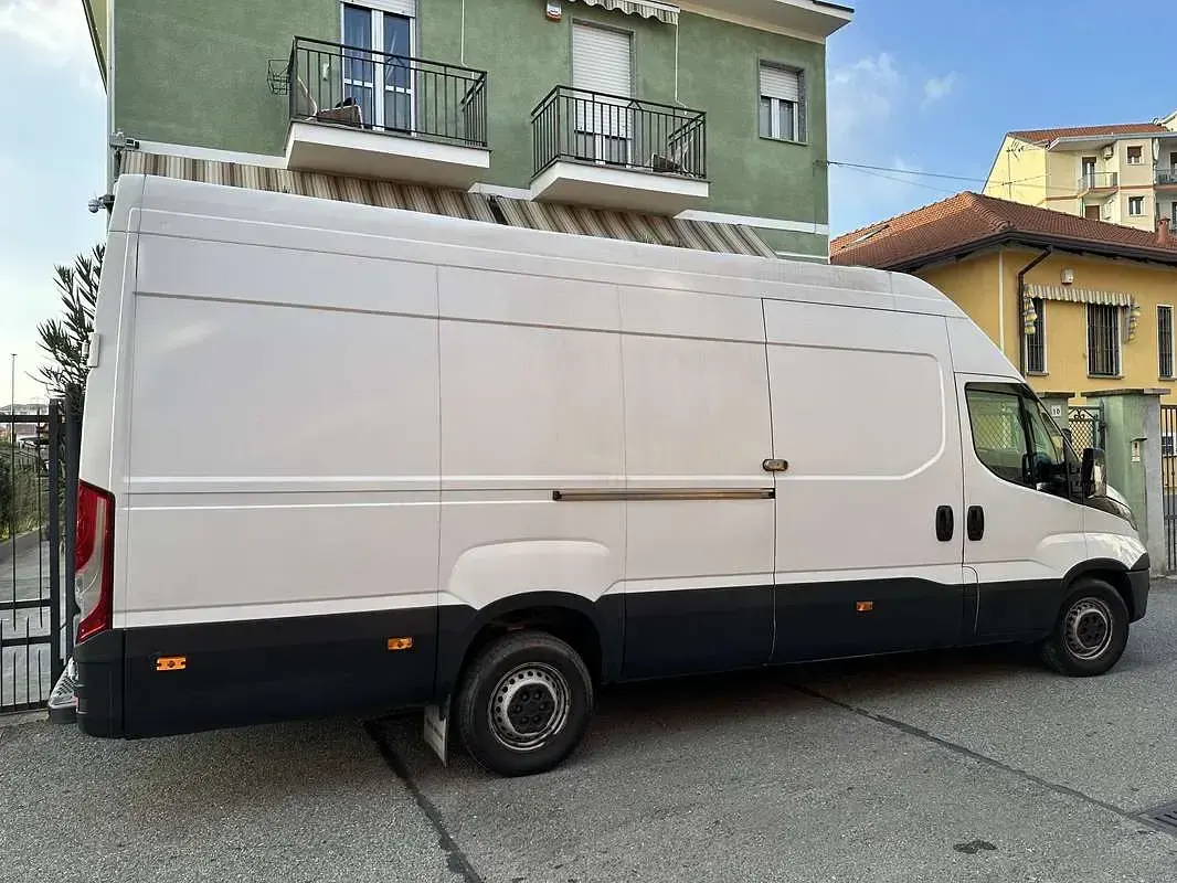 Usata Iveco Daily 170 CV (125 kW) 2016 Bianco Furgone