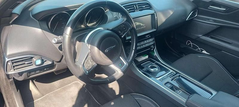 Nero Usata 2020 Jaguar XE R-Sport Tre volumi | 22.000 € (Cara) - Immagine 1/4