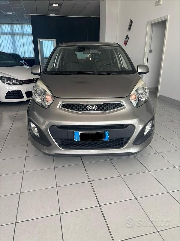Usata Kia Picanto 69 CV (50 kW) 2014 Beige Utilitaria