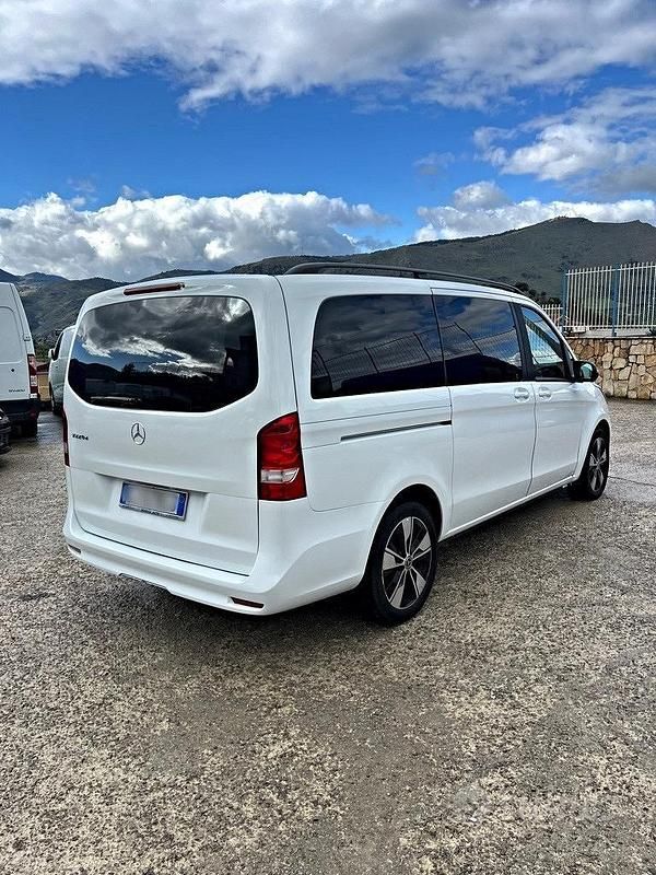 Usata Mercedes V220 163 CV (119 kW) 2022 Bianco Monovolume