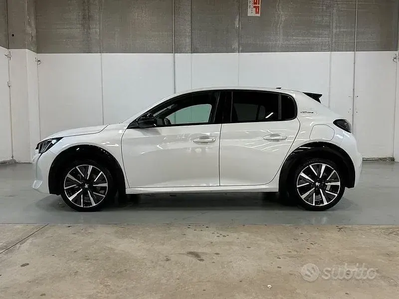 Usata Peugeot 208 GT-line 101 CV (74 kW) 2020 Bianco Utilitaria