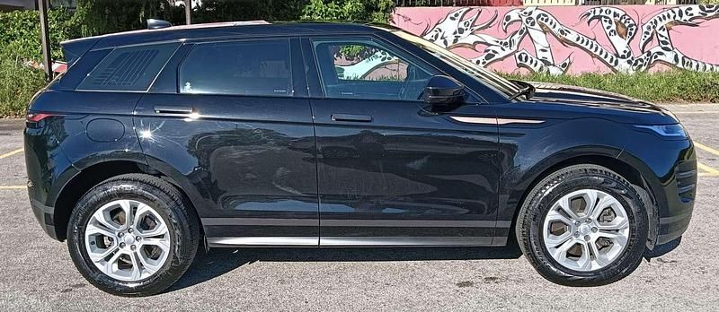 Käytetty Land Rover Range Rover evoque SE Dynamic 163 HP (119 kW) 2022 Musta Katumaasturi