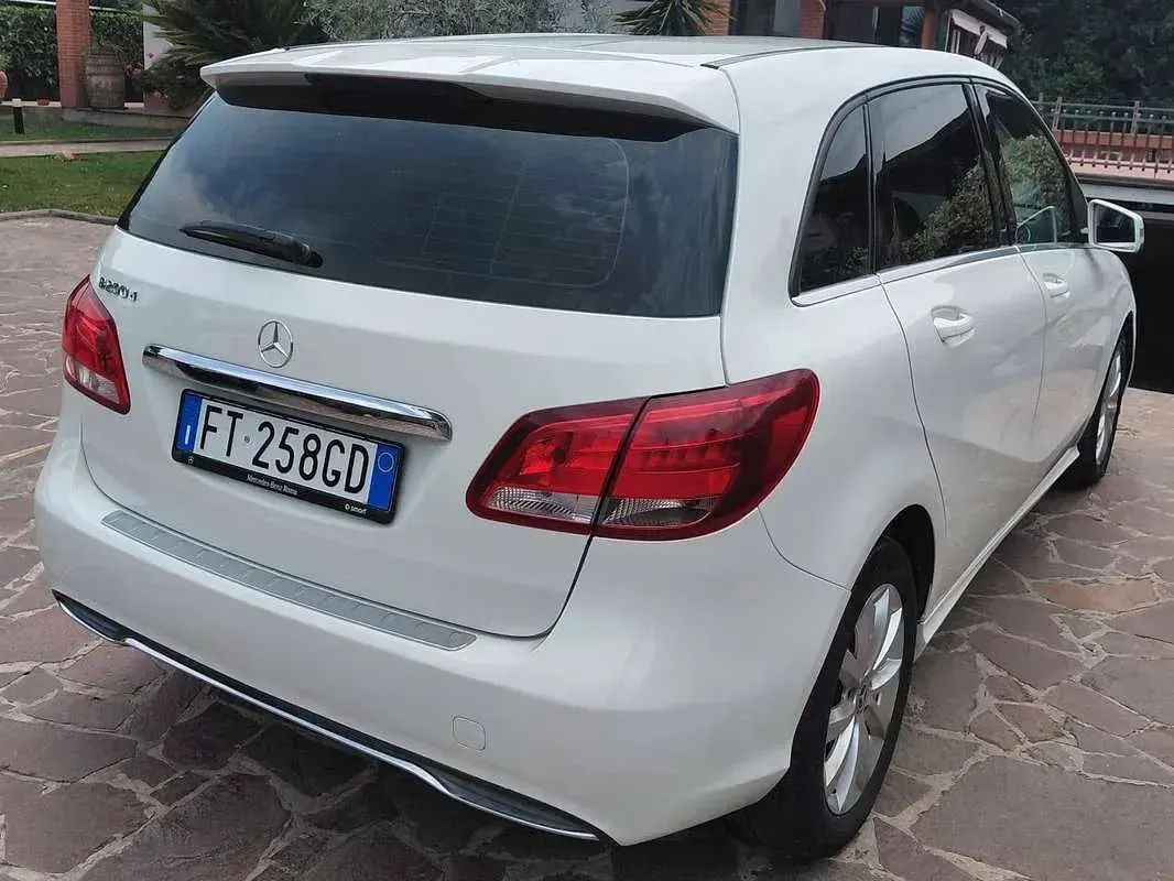Usata Mercedes B200 Executive 136 CV (100 kW) 2019 Utilitaria