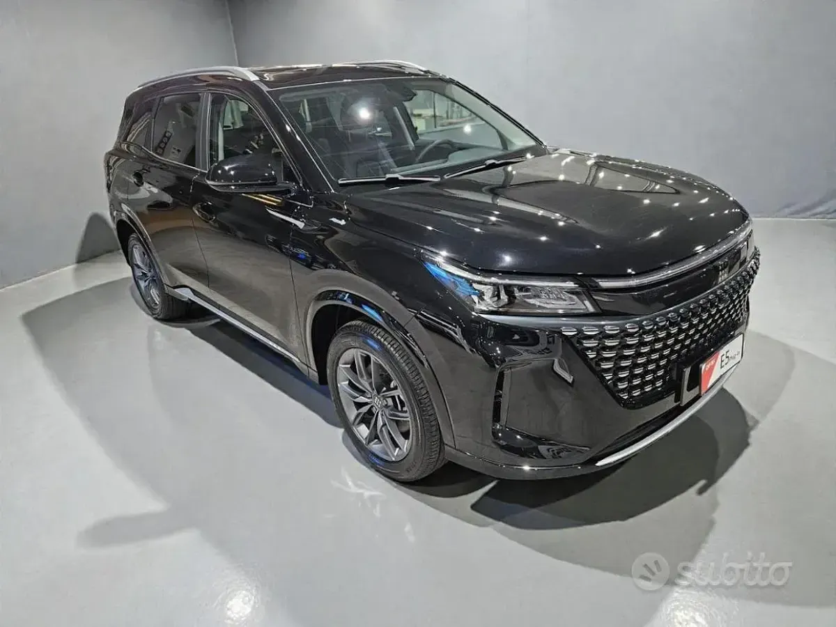 Usata DFSK E5 184 CV (135 kW) 2025 Nero metallizzato SUV