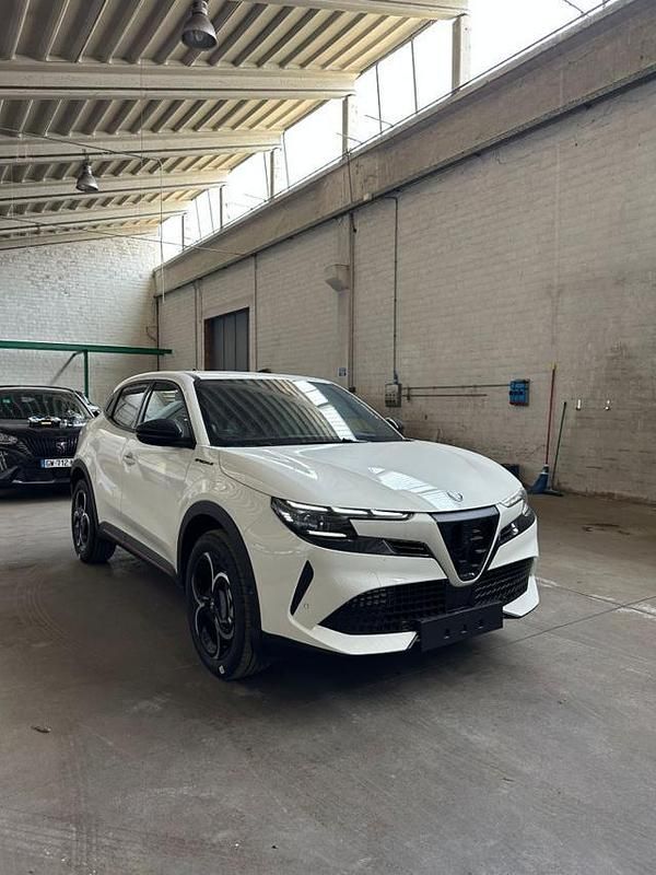 Nuova Alfa Romeo Junior Edizione Speciale 136 CV (100 kW) 2025 Bianco SUV