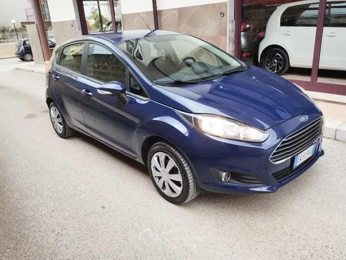 Second-hand Ford Fiesta 80 CP (58 kW) 2014 Albastru Hatchback