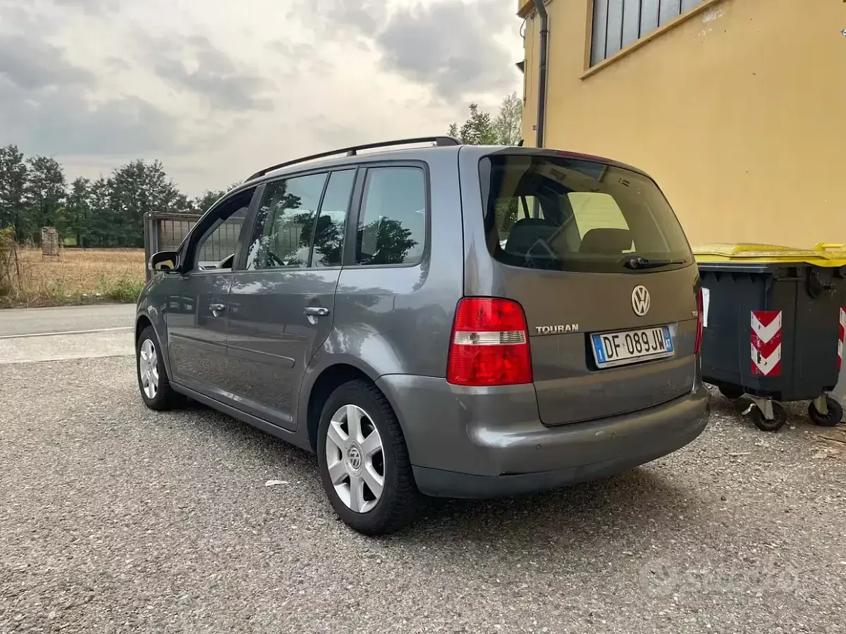 Usata VW Touran Highline 105 CV (77 kW) 2007 Grigio Monovolume