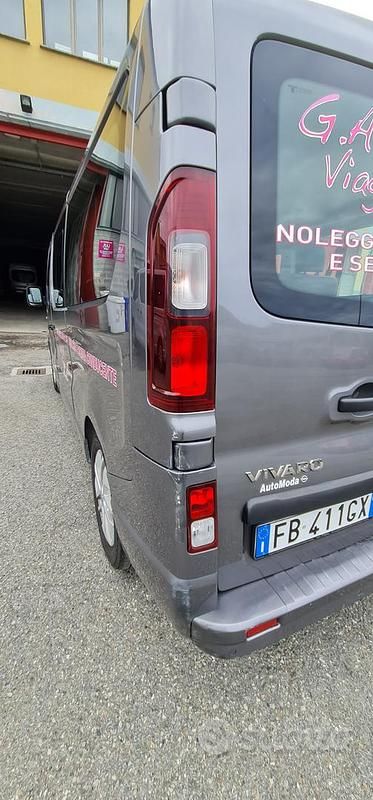 Usata Opel Vivaro 125 CV (91 kW) 2015 Marrone Monovolume