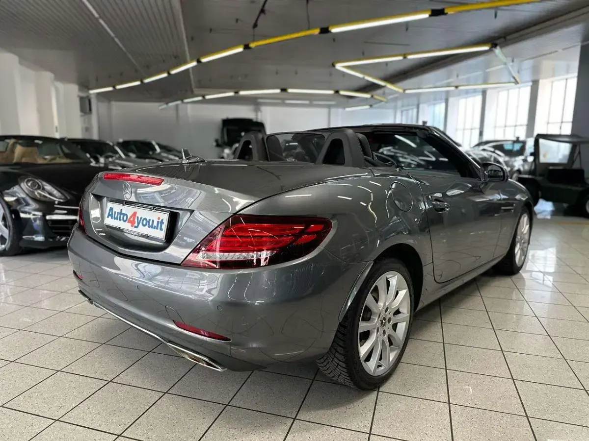 Usata Mercedes SLC200 184 CV (135 kW) 2020 Grigio Cabrio