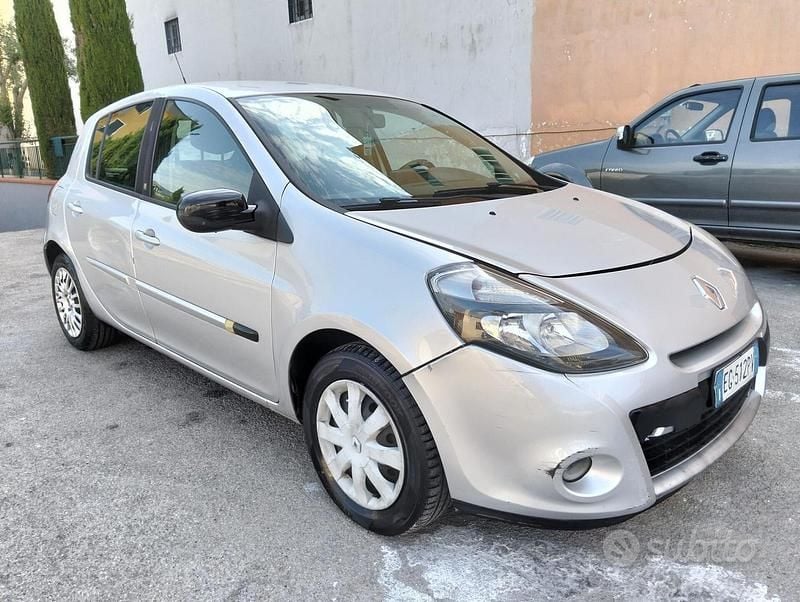 Usata Renault Clio II Dynamique 86 CV (63 kW) 2011 Grigio Berlina