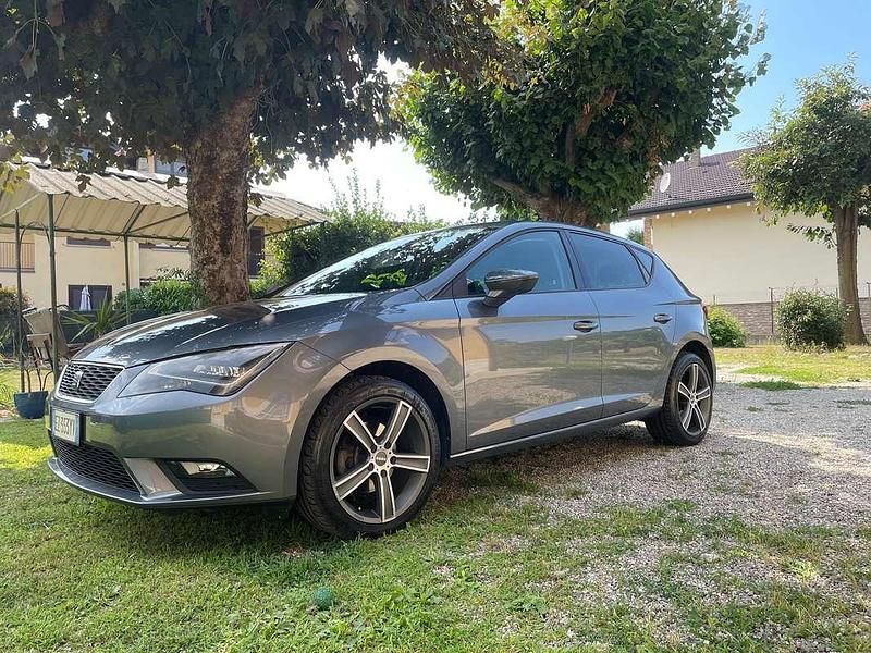 Grigio Usata 2015 Seat Leon Style Tre volumi | 9000 € (Buon prezzo) - Immagine 1/4