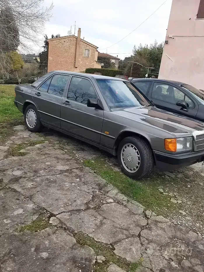 Usata Mercedes 190 72 CV (52 kW) 1986 Grigio Berlina