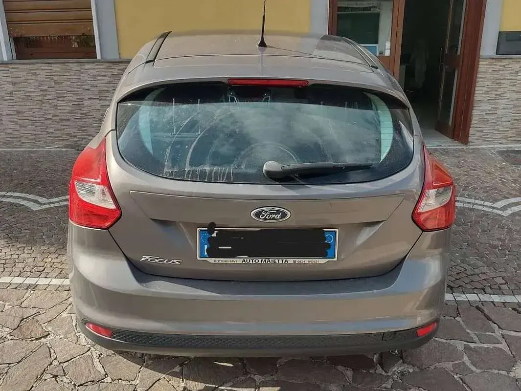 Usata Ford Focus Titanium 116 CV (85 kW) 2011 Grigio Berlina