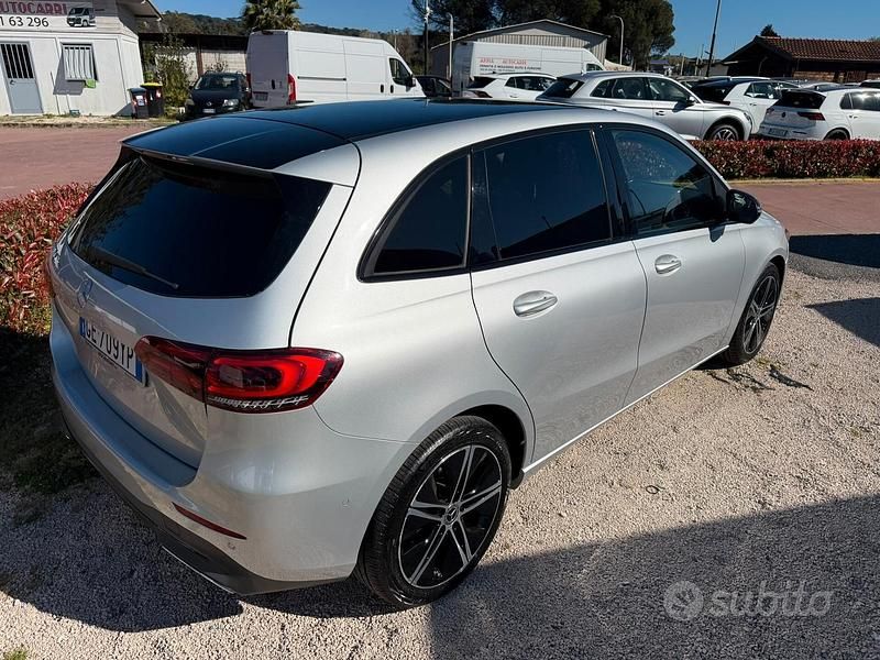Usata Mercedes B200 Night 150 CV (110 kW) 2021 Argento Monovolume