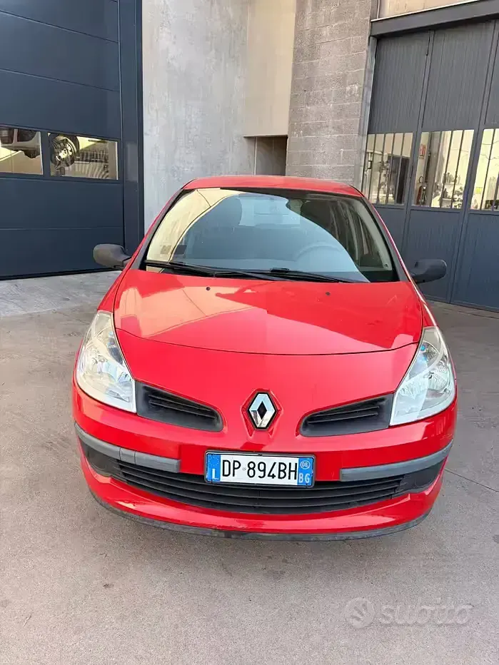 Usata Renault Clio II 75 CV (55 kW) 2008 Rosso Berlina