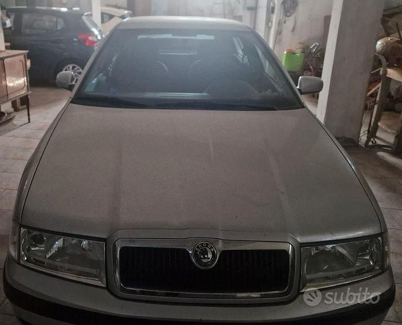 Usata Skoda Octavia Ambiente 90 CV (66 kW) 2001 Grigio Berlina