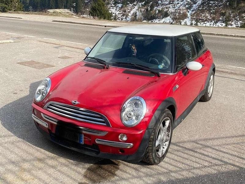 Begagnad Mini One D 75 HK (55 kW) 2004 Röd Halvkombi