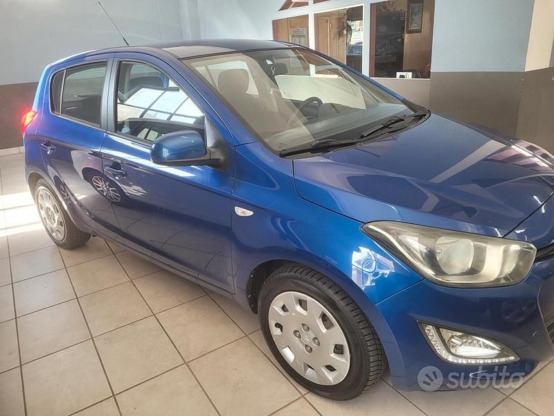 Usata Hyundai i20 Classic 85 CV (62 kW) 2014 Blu Utilitaria