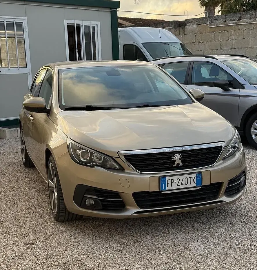 Usata Peugeot 308 GT-line 131 CV (96 kW) 2018 Giallo Berlina