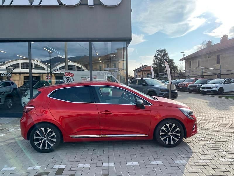 Usata Renault Clio V Techno 100 CV (73 kW) 2023 Rosso Berlina