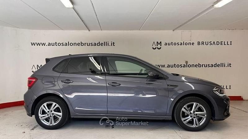Usata VW Polo R-line 95 CV (69 kW) 2023 Grigio Utilitaria