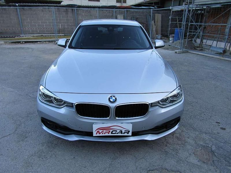 Usata BMW 318 Advantage 150 CV (110 kW) 2019 Argento metallizzato Berlina