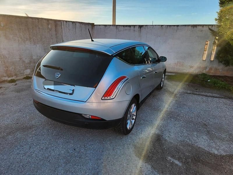 Usata Lancia Delta Gold 119 CV (87 kW) 2013 Argento Utilitaria