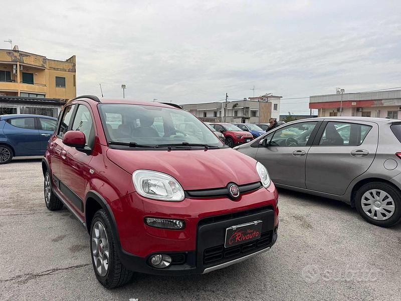 Usata Fiat Panda 4x4 Lounge 95 CV (69 kW) 2016 Rosso Utilitaria