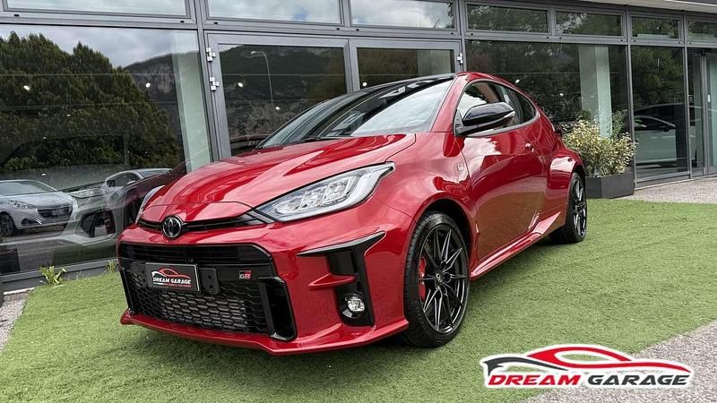 Usata Toyota Yaris 261 CV (191 kW) 2022 Rosso Berlina