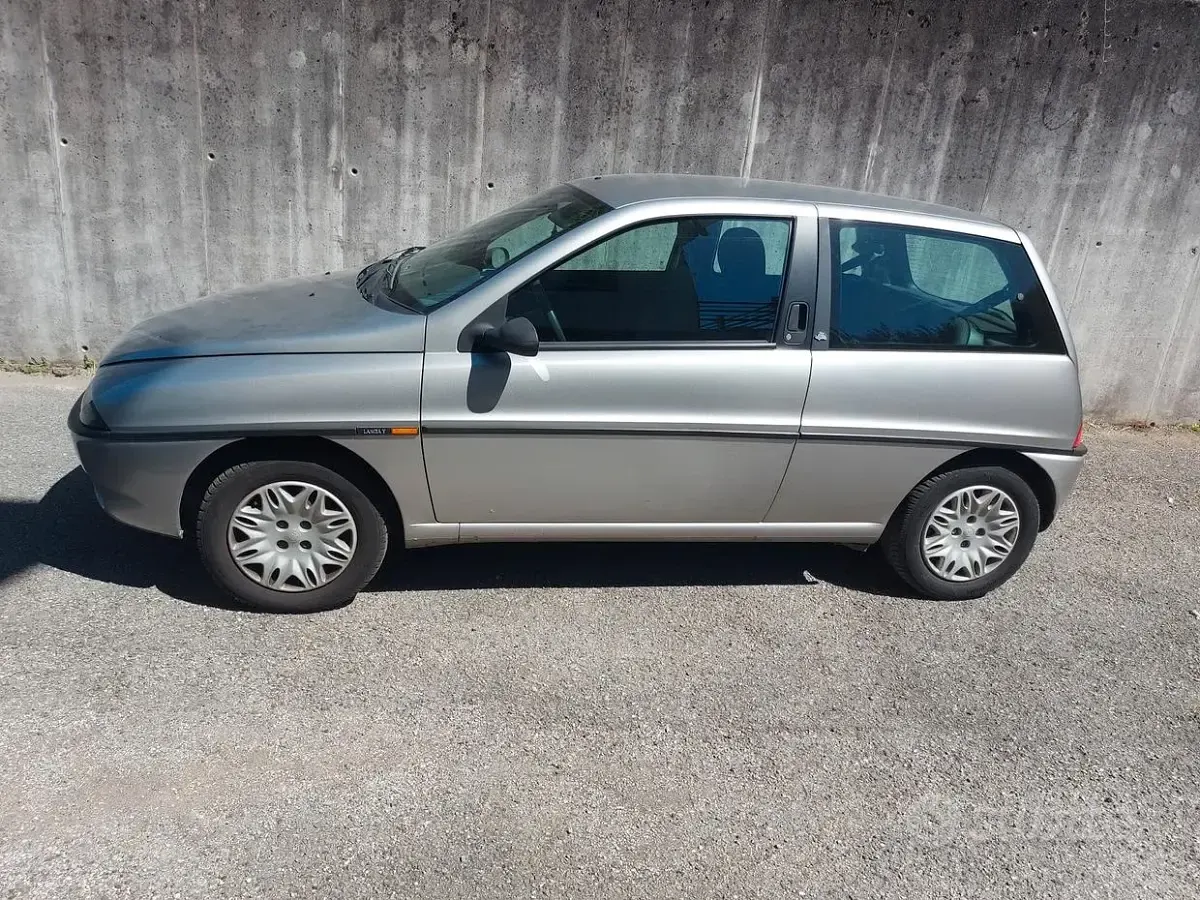 Usata Lancia Ypsilon 54 CV (39 kW) 2000 Grigio Utilitaria