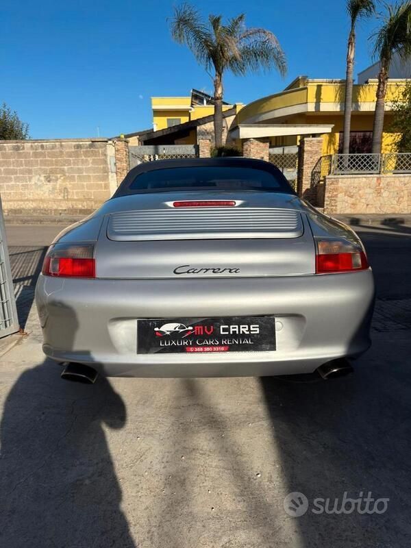 Usata Porsche 911 320 CV (235 kW) 2002 Grigio Cabrio