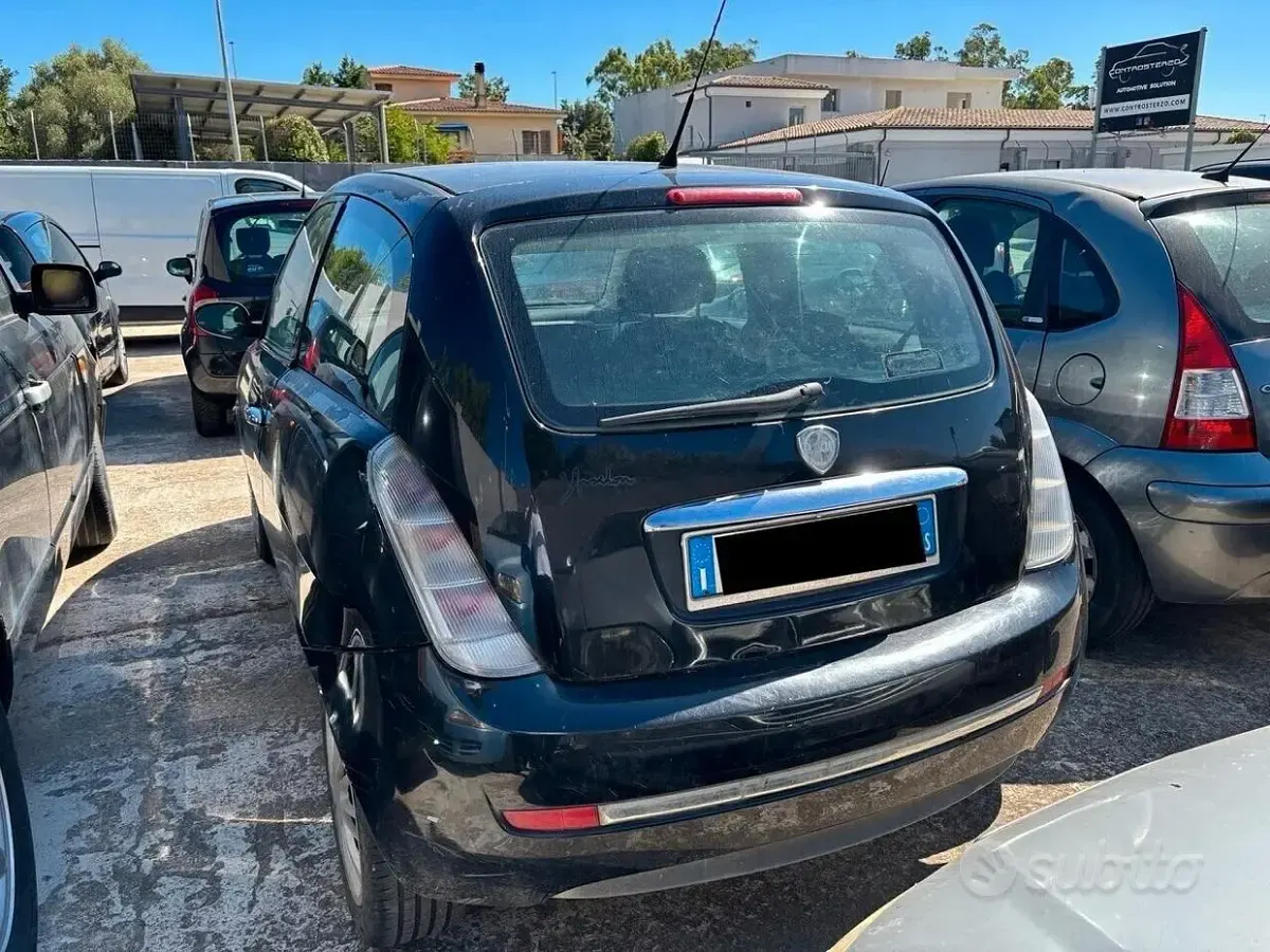 Usata Lancia Ypsilon 80 CV (58 kW) 2004 Nero Utilitaria