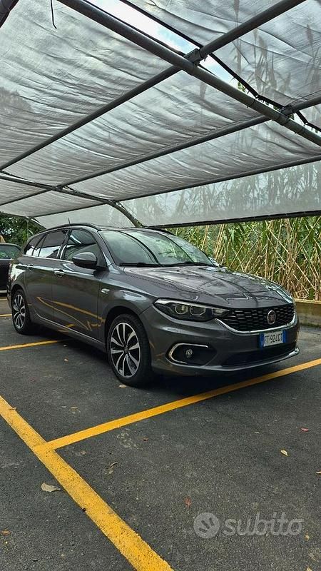 Usata Fiat Tipo Lounge 120 CV (88 kW) 2017 Argento Station wagon