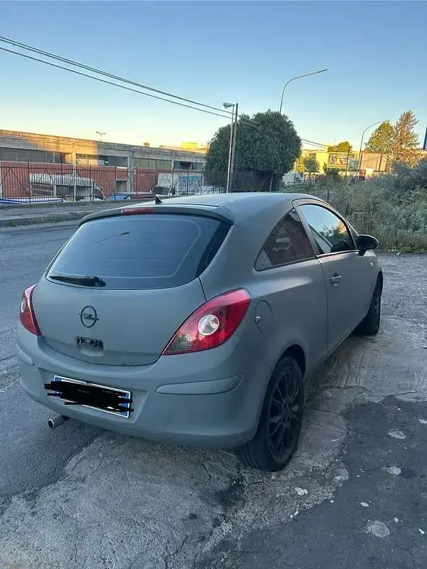 Usata Opel Corsa Swing 65 CV (47 kW) 2009 Utilitaria