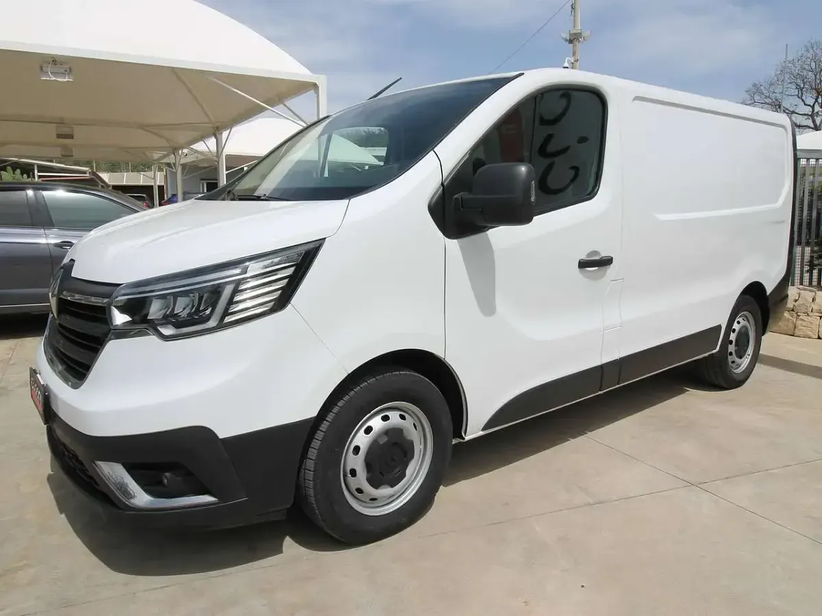 Usata Renault Trafic 150 CV (110 kW) 2024 Bianco Monovolume