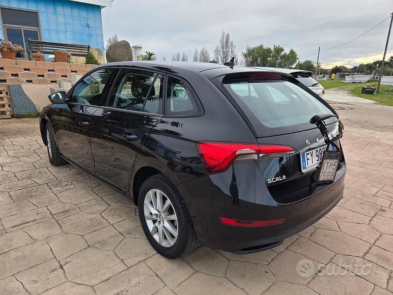 Käytetty Skoda Scala Ambition 116 HP (85 kW) 2019 Musta Viistoperä