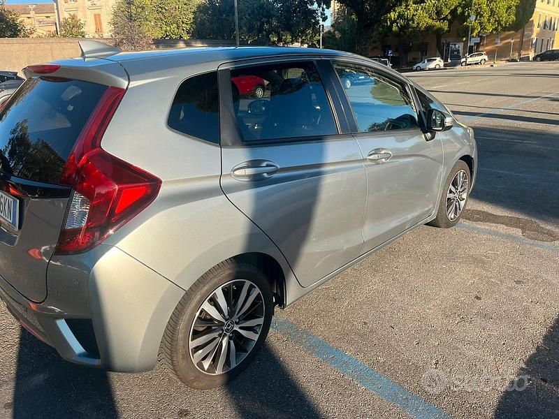 Usata Honda Jazz Elegance 102 CV (75 kW) 2016 Grigio Utilitaria