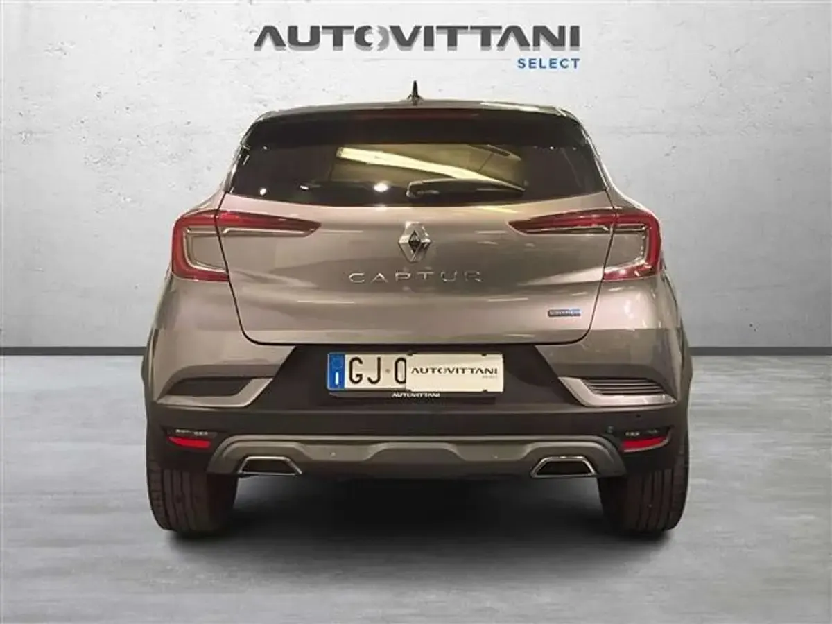 Usata Renault Captur RS Line 145 CV (106 kW) 2022 Grigio scuro SUV